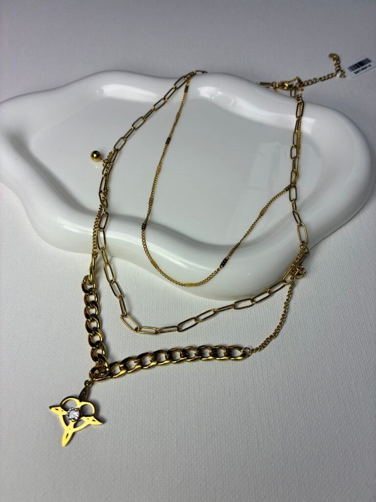 Collar triple nudo