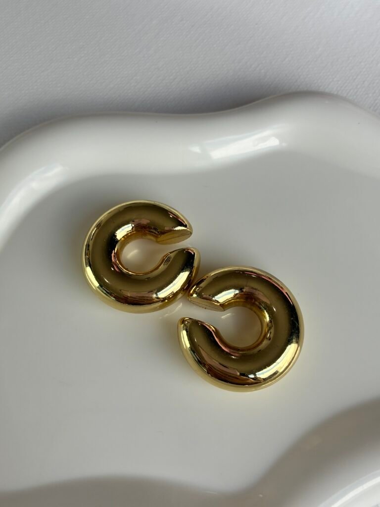 Ear cuff